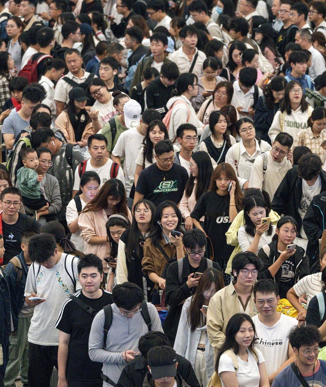 经常听到有人说现在人口每年都在减少，再过几年就会剩几个亿人口了等等的言论。我就想