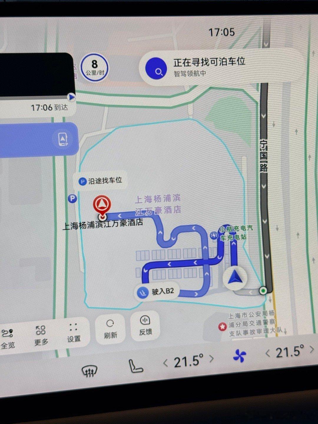 岚图知音的地库沿途自动找车位好评在地库里面也能定位，大概率是视觉+惯性导航自动转