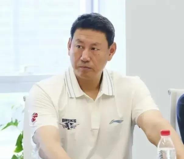北京北汽队现在9胜1负，排名榜首，有人说是前国手李楠的功劳。但李楠以前带江苏队时