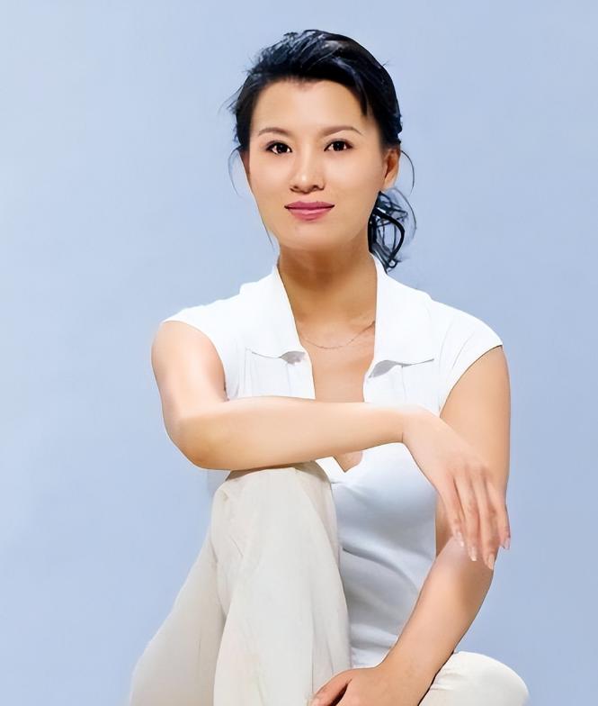 怀孕6个月被劝堕胎，她偏要生！1994年，史兰芽挺着大肚子签字离婚。医生、家人、