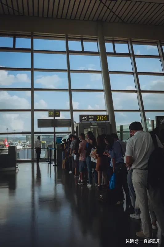 东航拒载事件
是谁将企业损失加在消费者头上
2026年2月24日八点半的飞机
雯