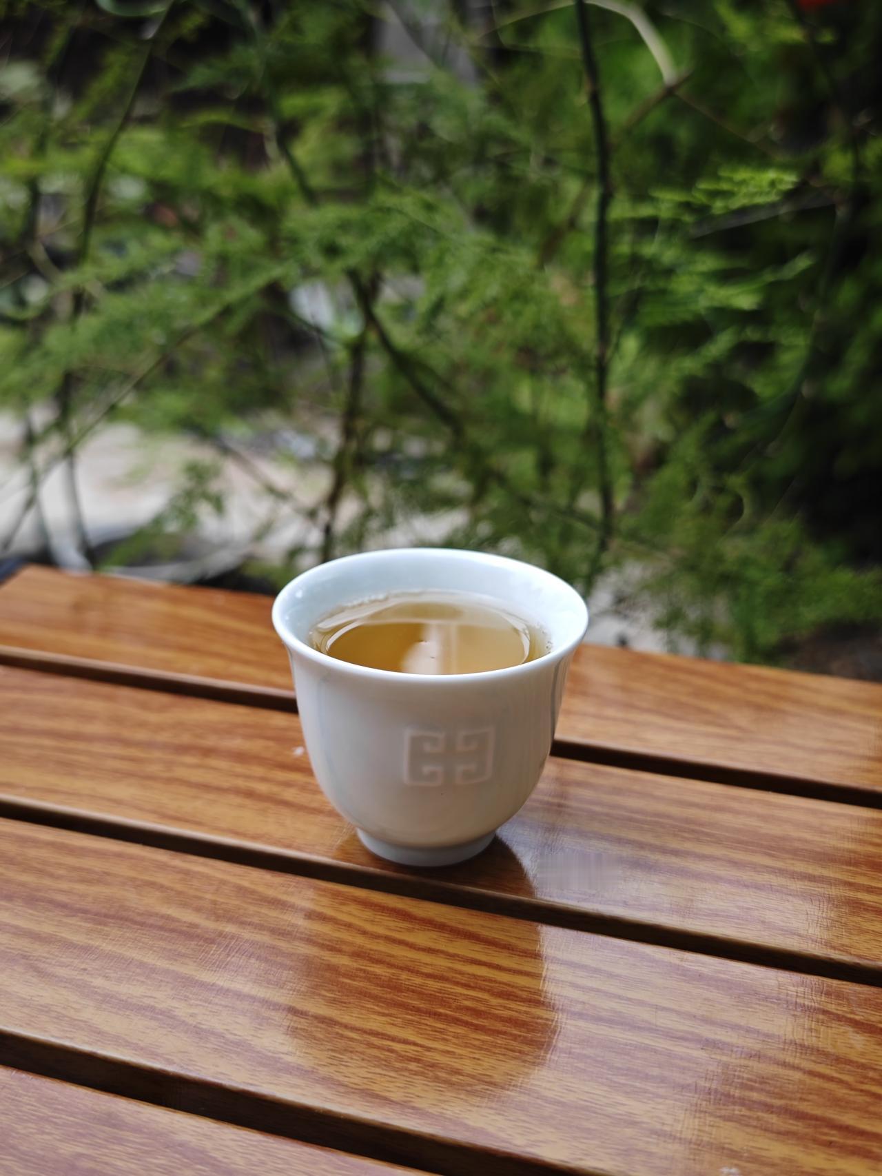 生普和熟普，夏天喝哪个靠谱？

茶圈有一个经久不衰的引战话题，跟“甜粽vs咸粽”