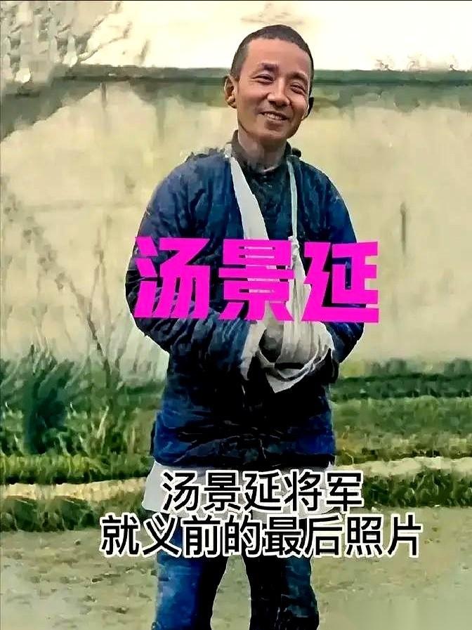 团长叛变了。
亲手打死自己三个兵，带着六百多号兄弟，转身就投了鬼子。
消息传回来