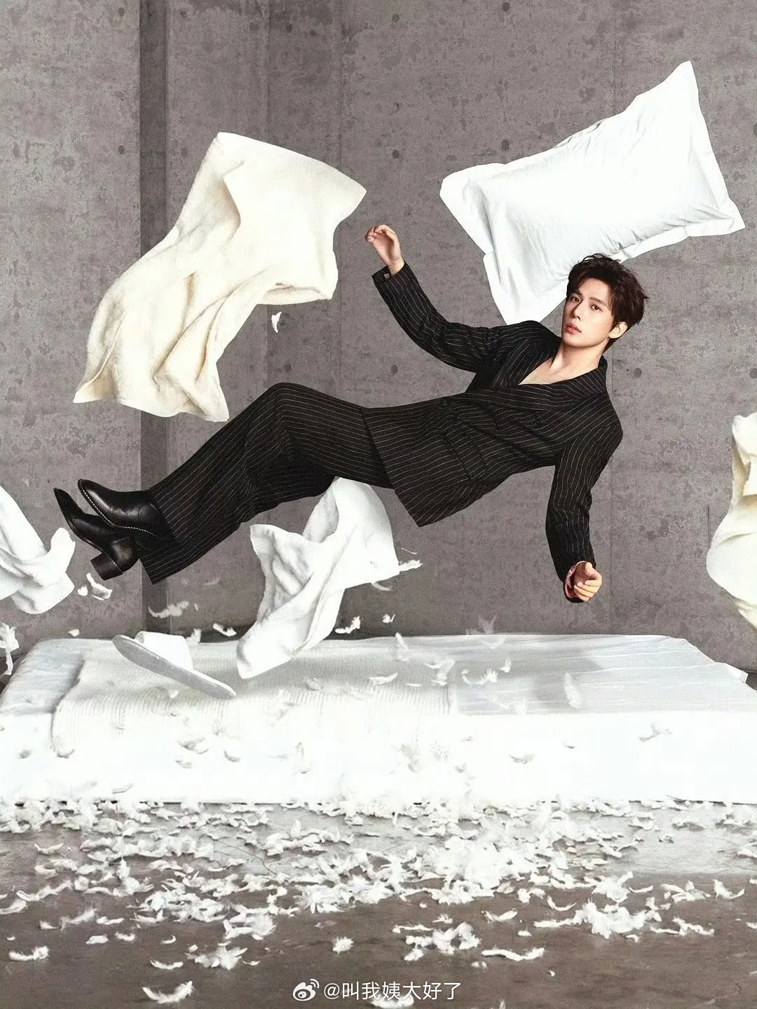 王安宇今天的出图是不是还挺让人眼前一亮的？微博之夜出图