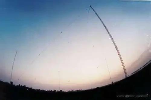 1980年广州军区惊现神秘电波！深夜发报直指护士宿舍，反特行动惊心动魄
 
19