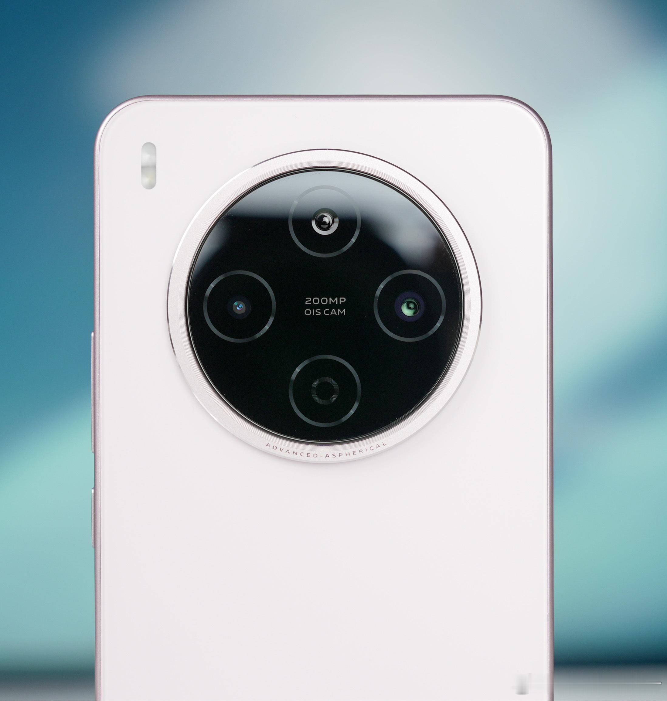 之前说过，主流的2亿像素，大致可以分为三类：1、HP9这两年的很多旗舰长焦都在用