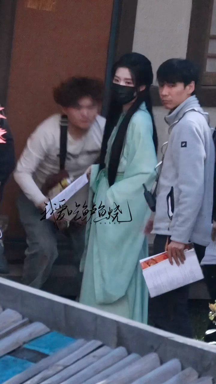 这个卢昱晓咋瘦成薄薄一片了...🥺 