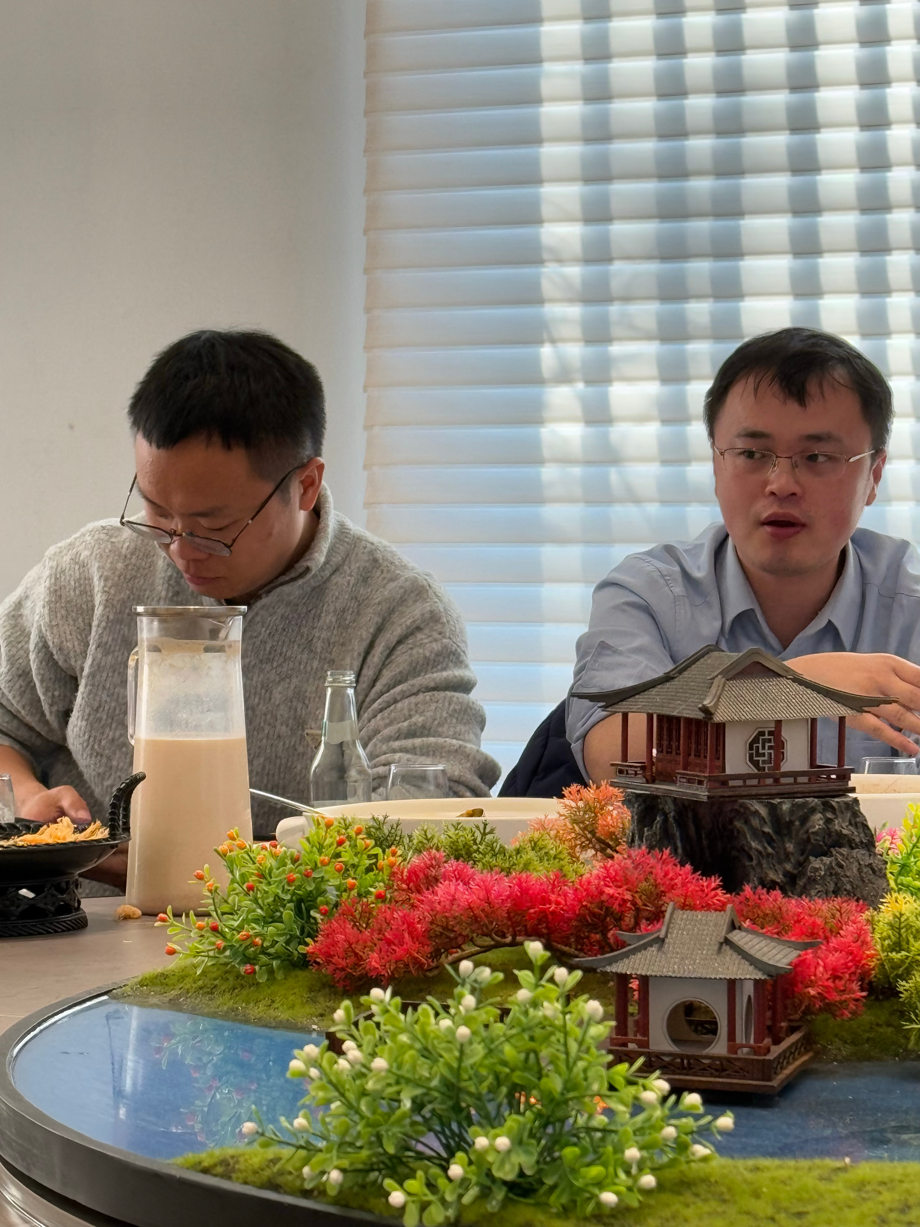 认识这两个知乎大佬吗？[嘻嘻][嘻嘻][嘻嘻] 