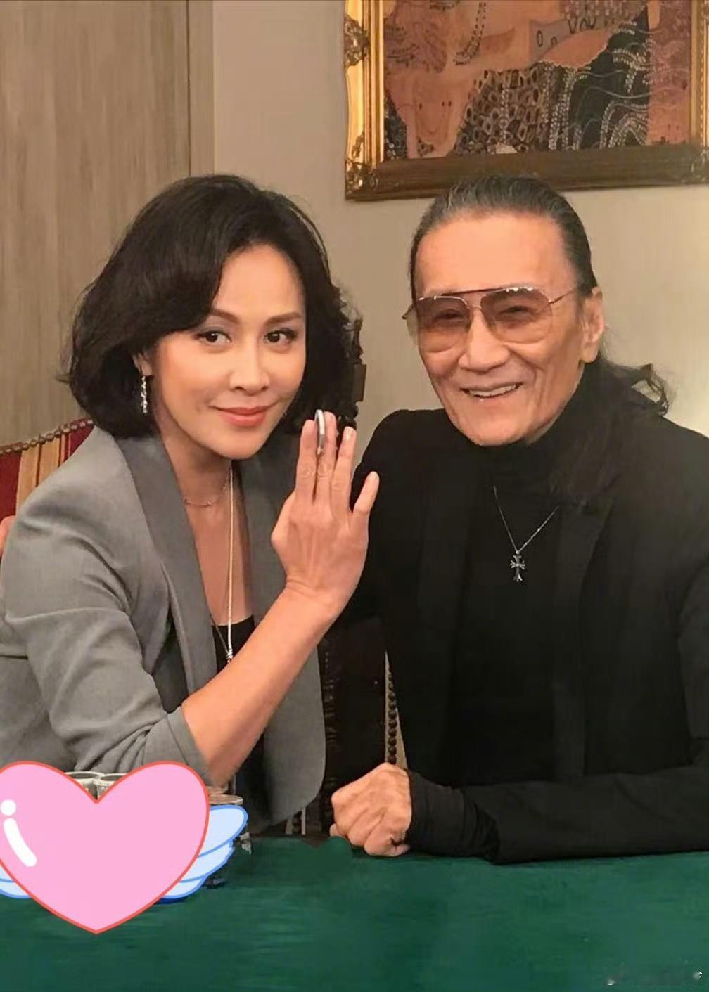 刘嘉玲代表梁朝伟一块对谢贤表达了哀思！刘嘉玲说：谢贤是大家永远的四哥！刘嘉玲认可