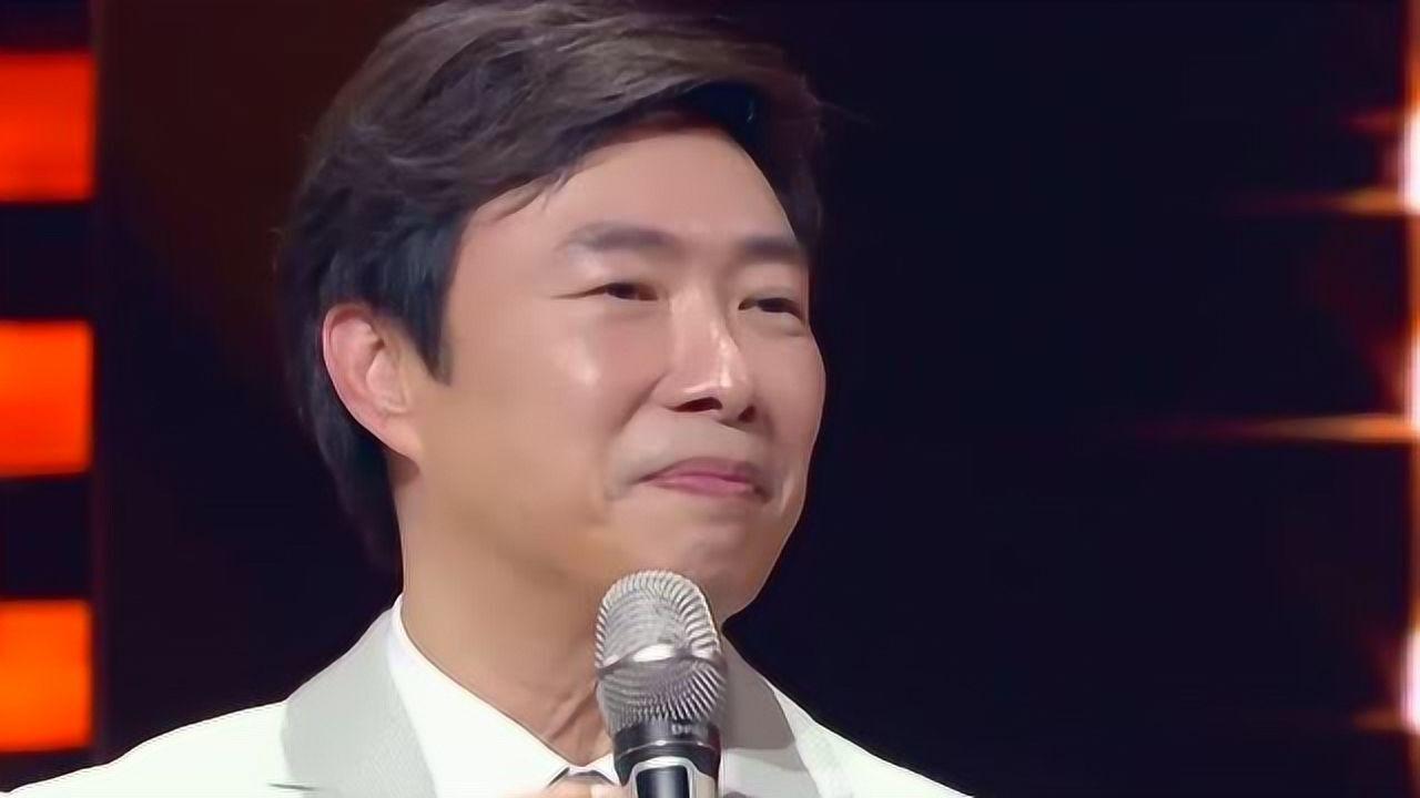 “老弟，你走后，可得把一半财产留给我啊！”一次家庭聚会时，张菲拿费玉清开涮。费玉