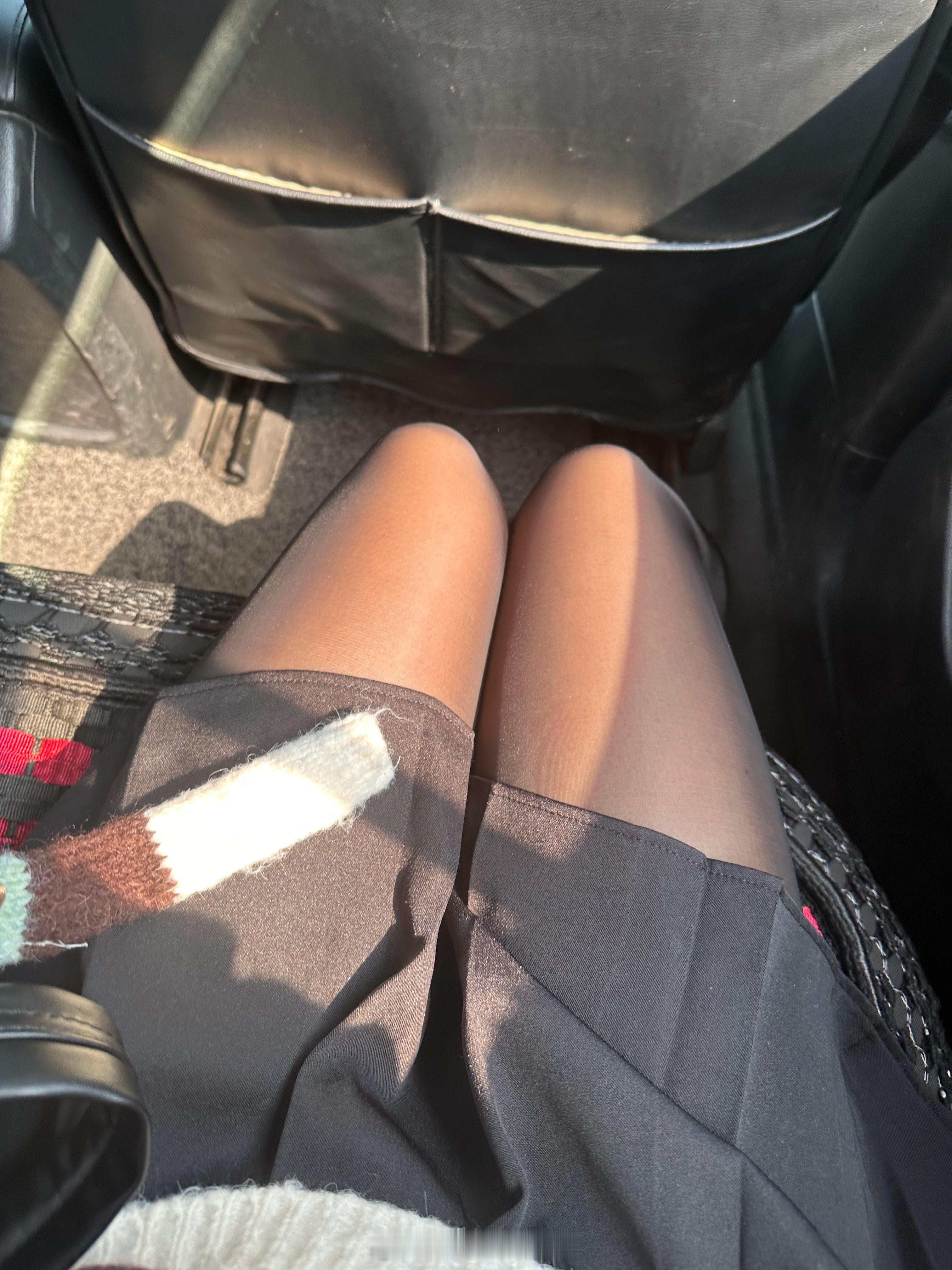 这个袜子质感好玩但是我已经忘了是哪家的什么了（二次元后遗症） ​​​