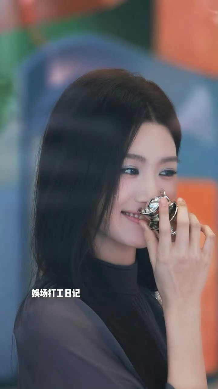 卢昱晓三里屯线下活动直拍，清冷高级感！ 