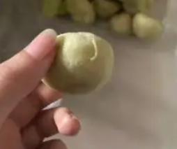 桃酥疑似吃出“人民碎片”？“生物组织”污染产线事件频发，为何食品生产厂家阻止不了