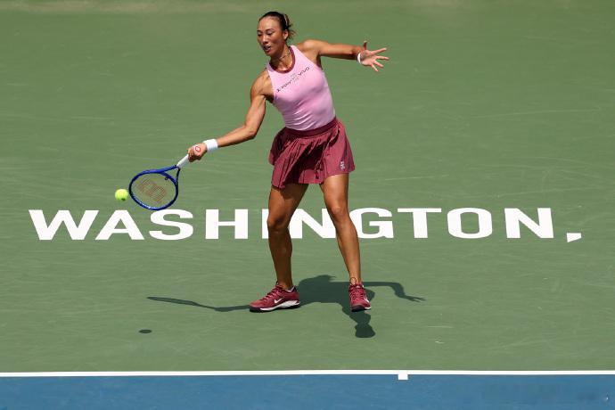 WTA250雅典站1/4决赛郑钦文1比2输给伊埃拉即时排名122位，失去了依靠排