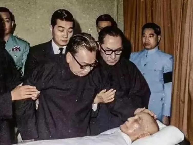 1975年4月5日，一代强人蒋介石在台北士林官邸逝世，结束了其一生。

他的长子