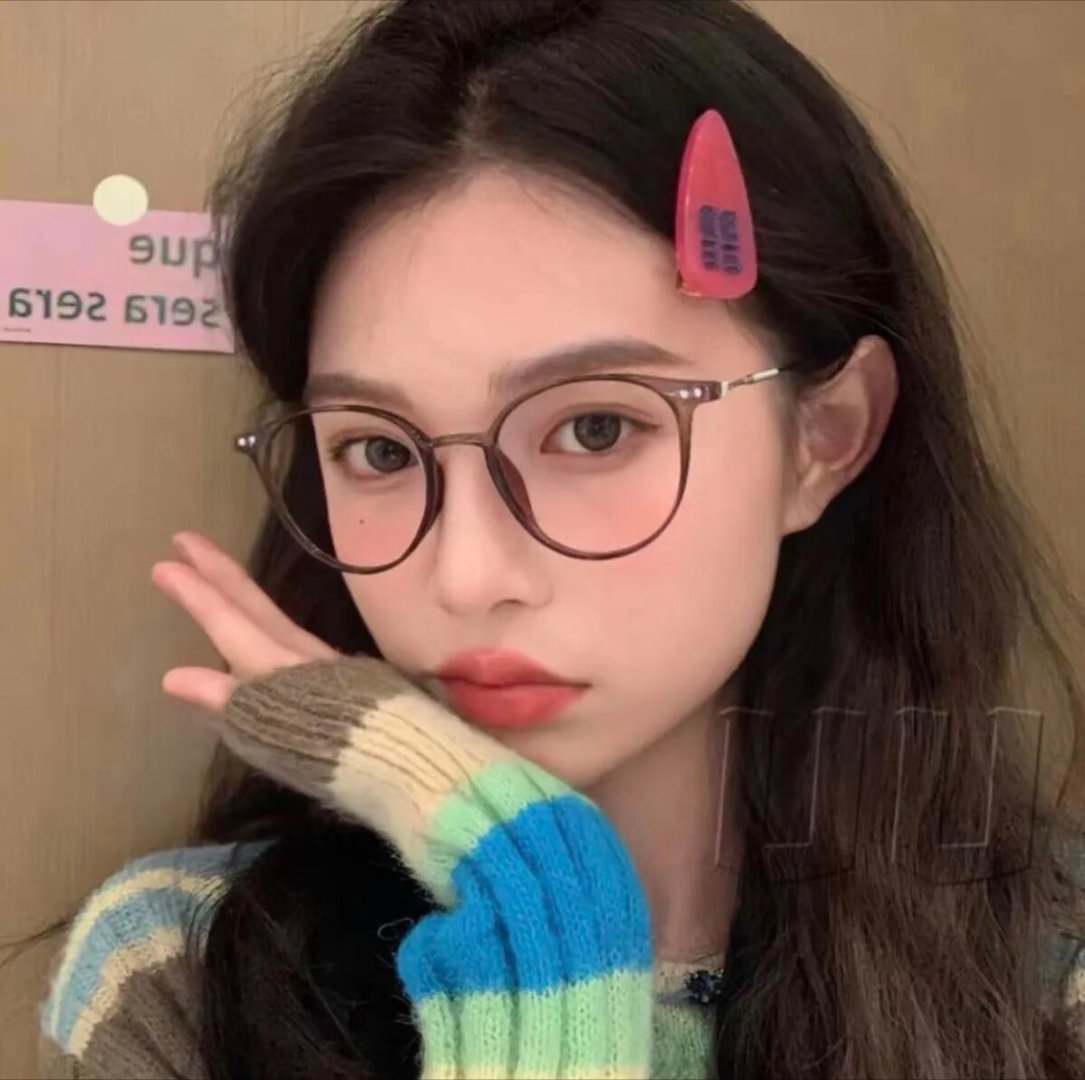 𝙒𝙚𝘾𝙝𝙖𝙩｜闺蜜头像｜女生头像｜审美积累小众女生头像  姐妹头像 