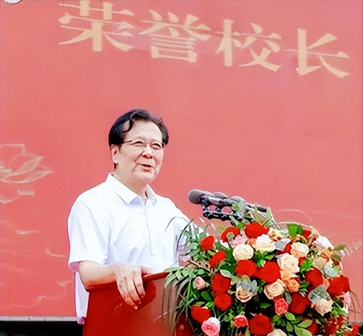 老版三国演义刘备扮演者一直在干什么？
最近才知道，孙彦军老师一直在办教育。听到这