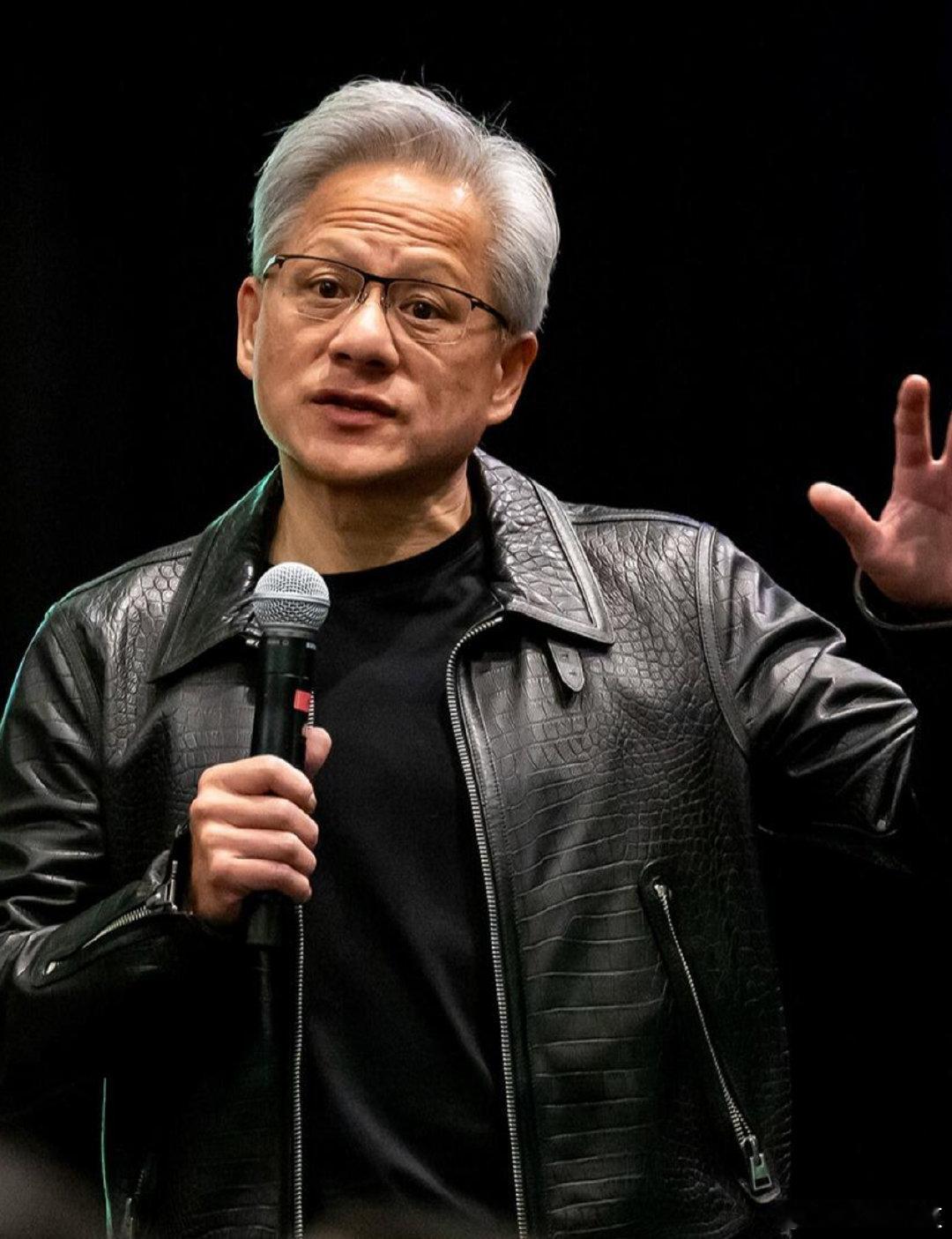 【黄仁勋称谁和他吃饭股价就翻倍黄仁勋调侃谁和他吃饭股价就翻倍】8月27日，据财联
