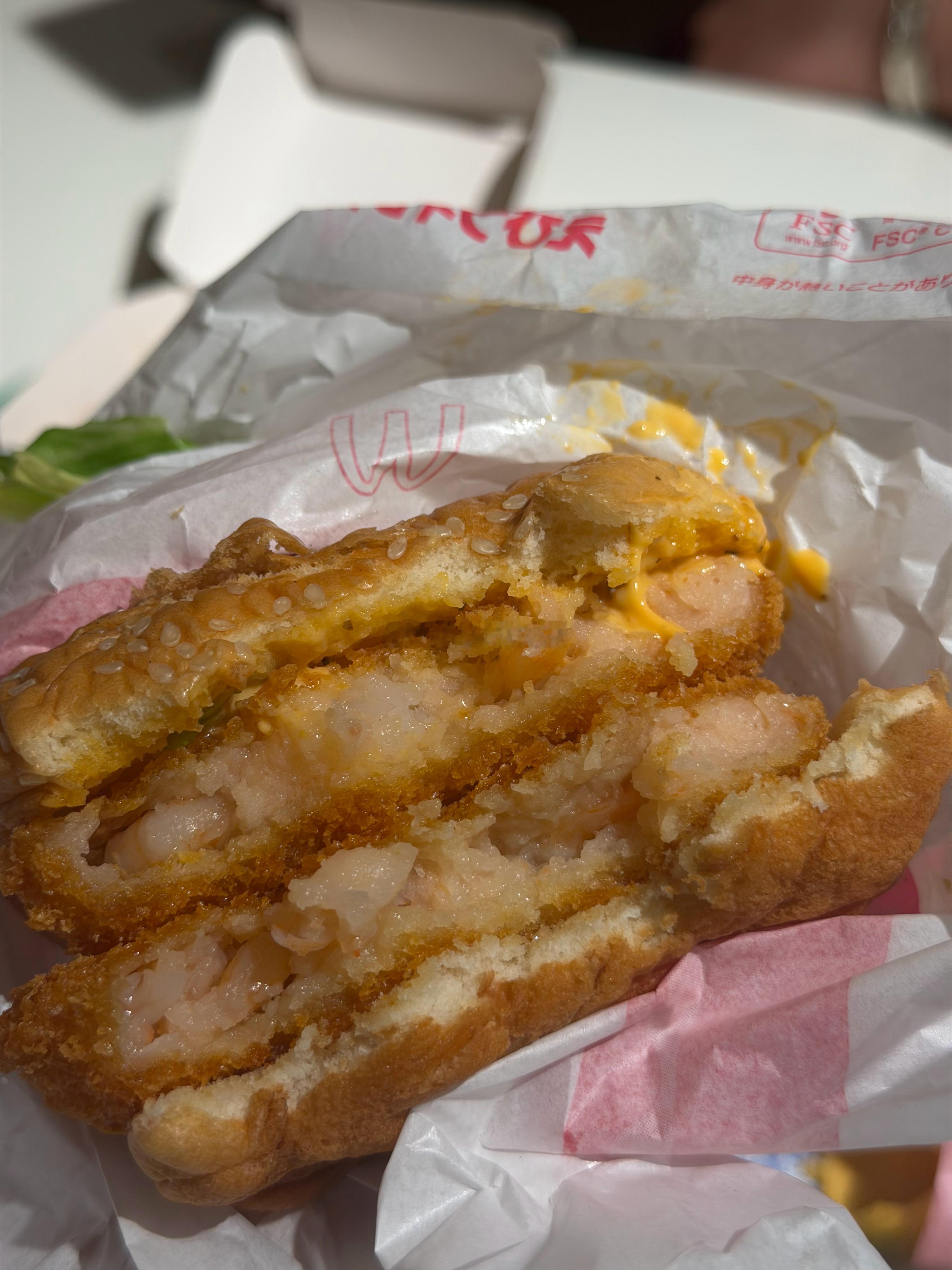 麦麦也有双层虾堡 难吃 ​​​