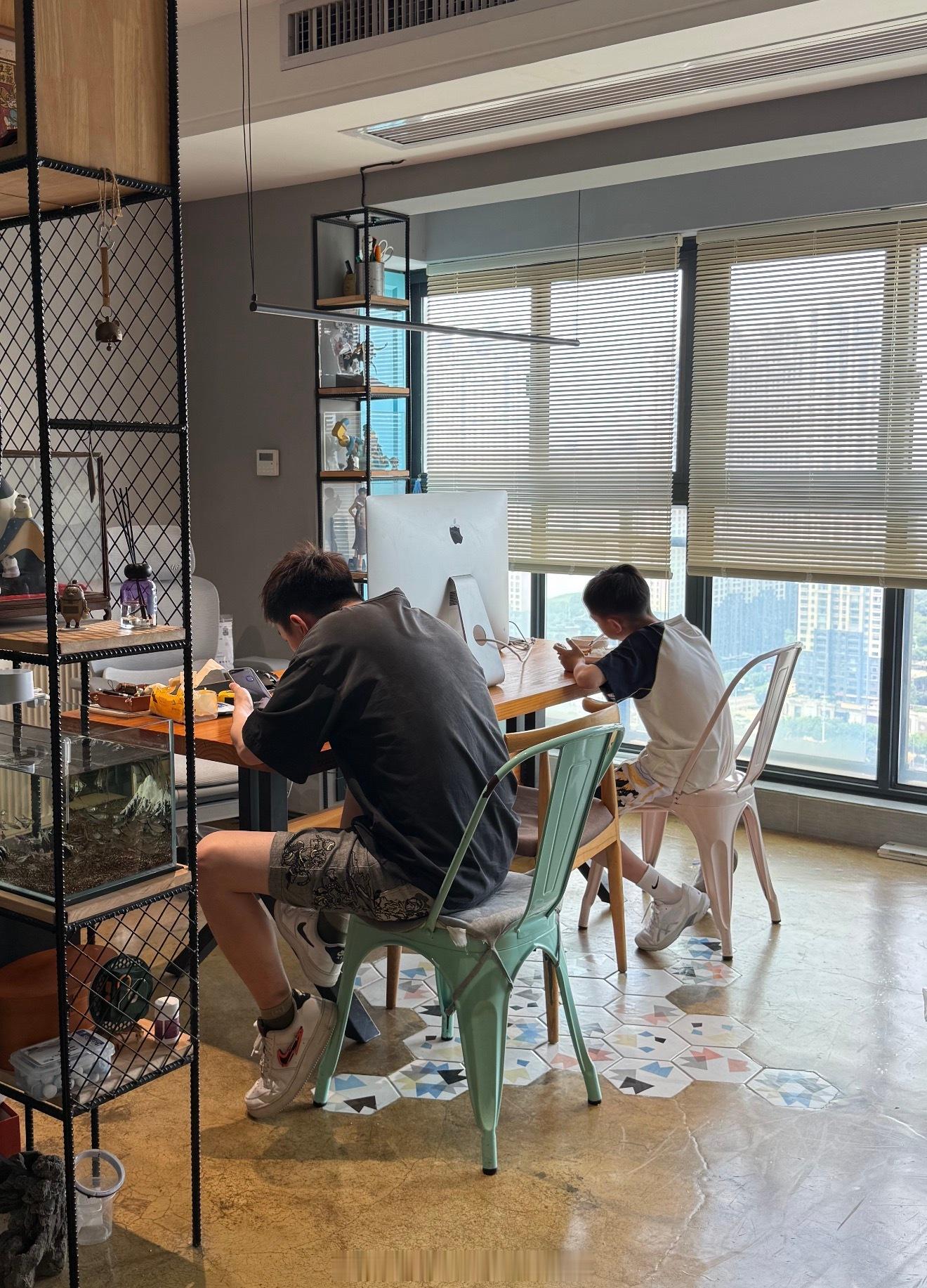 早上参加击剑集训，现在才回来