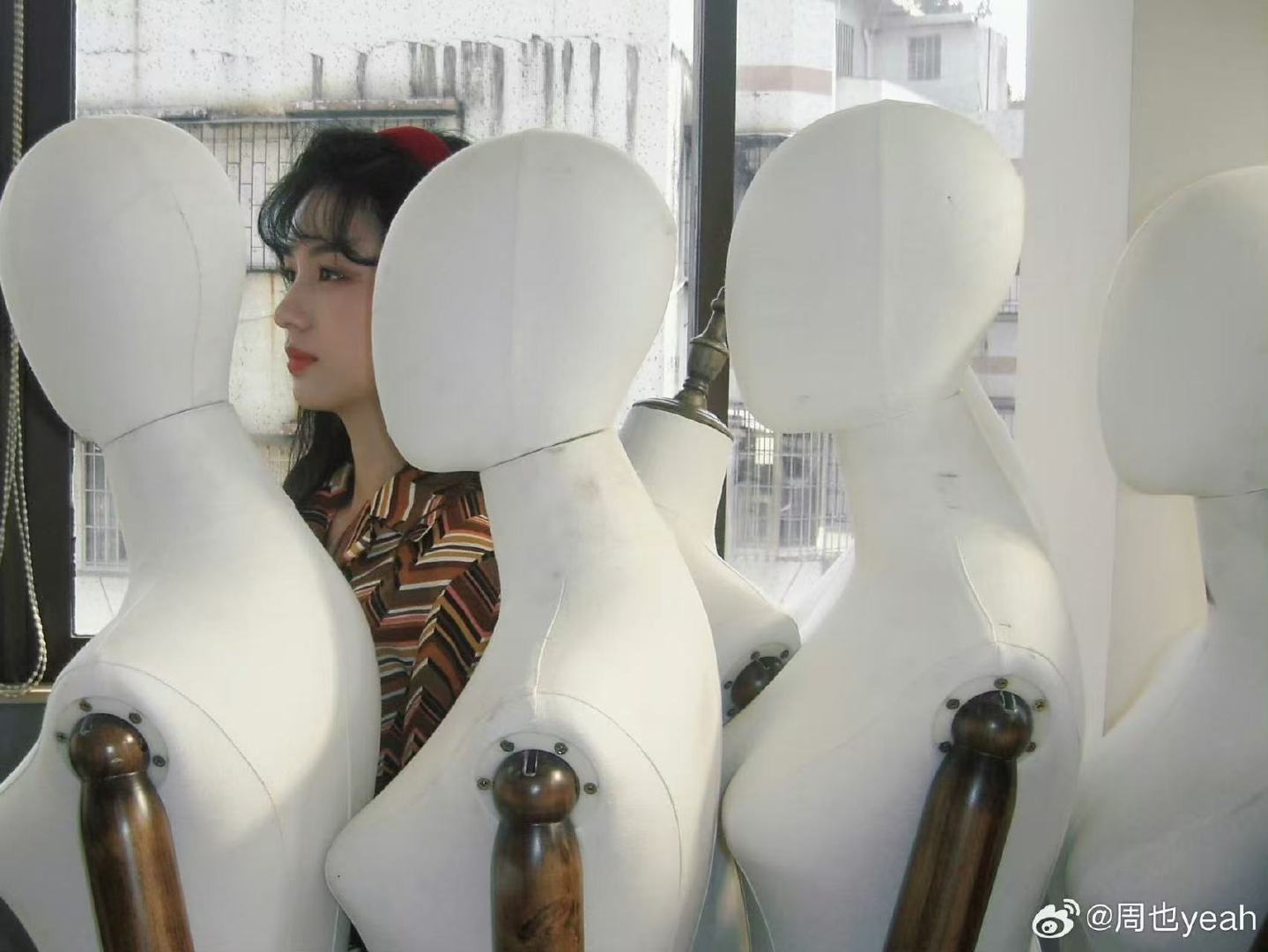 周也和店员们一起站岗周也和店员们站岗 周也和店员们一起站岗 