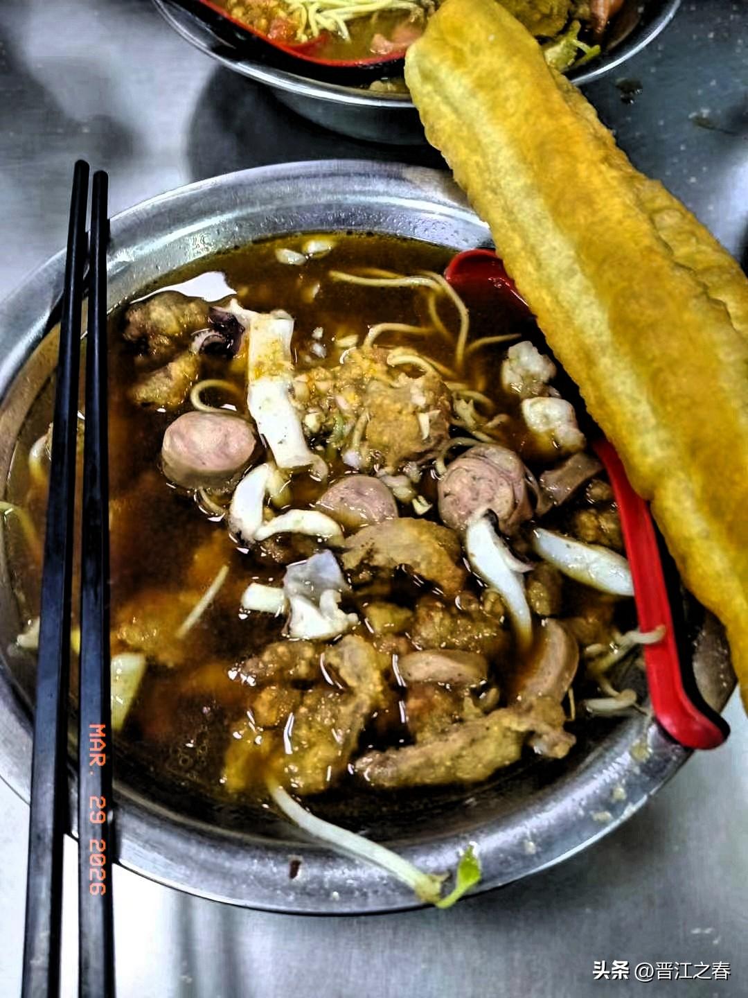 晋江青阳一家很出名的沙茶面店！
下飞机，直奔店里！
我比较喜欢清汤面，而菲律宾的