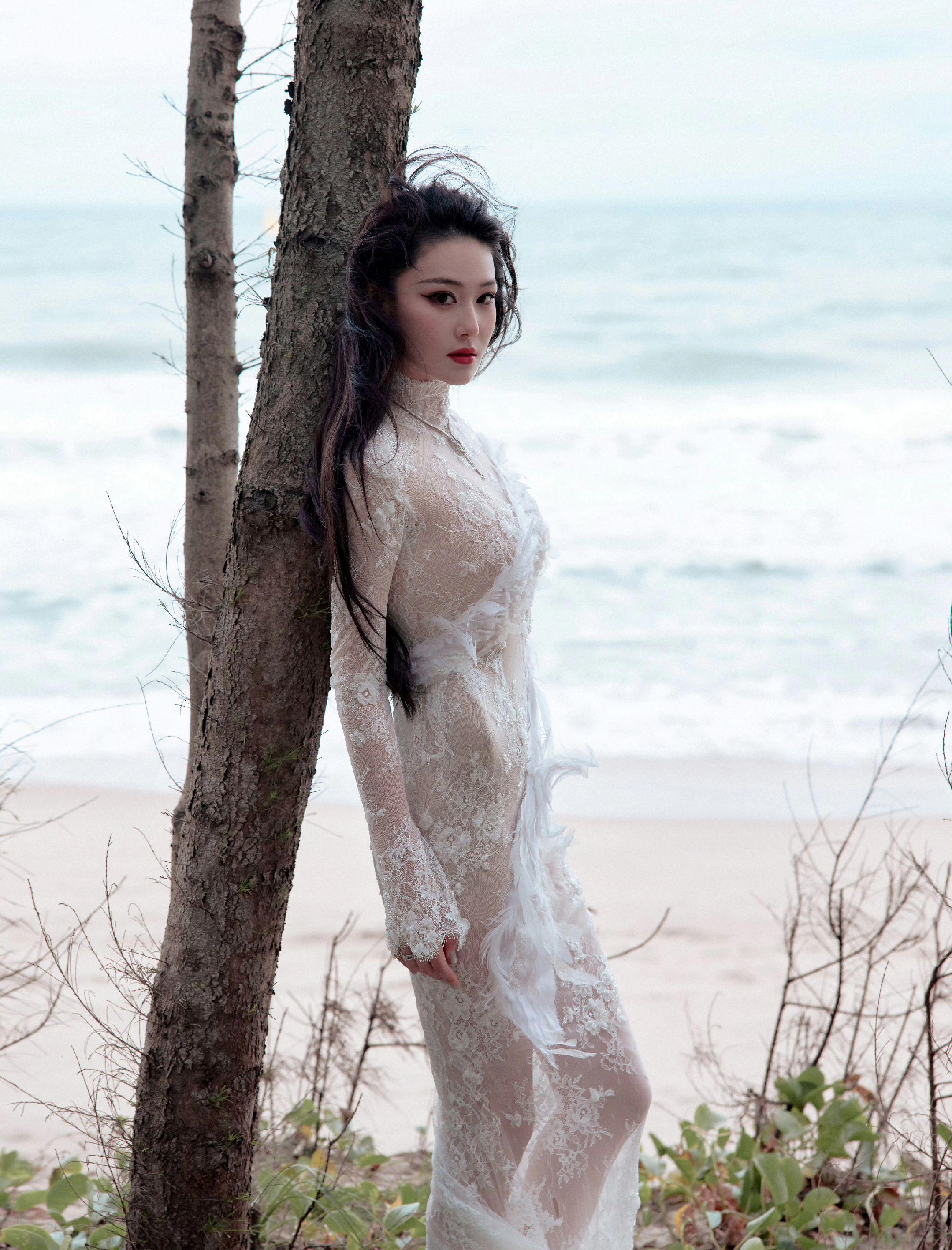 张馨予｜美人鱼上岸。卸掉25斤拖尾礼服的美人鱼