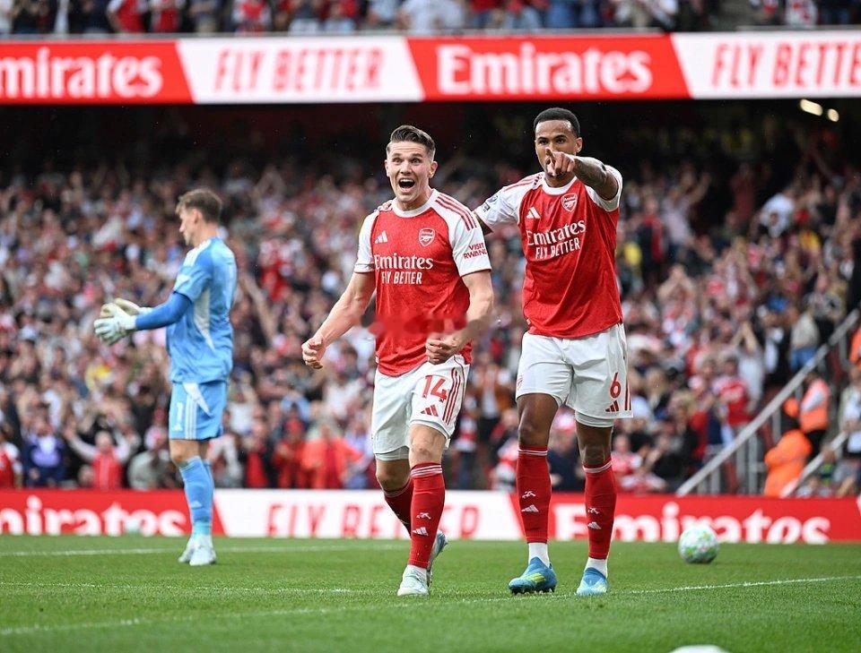 英超第35轮，阿森纳坐镇主场3-0大胜富勒姆，取得5月份开门红。在联赛争冠的关键