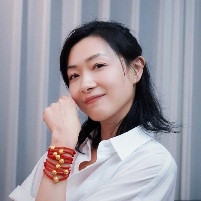 #万茜生日送粉丝黄金# 每年生日都给粉丝准备礼物的，今年给粉丝准备了纯金的转运珠