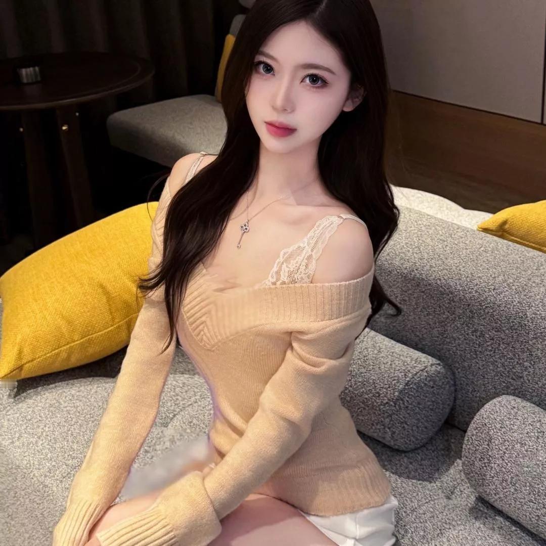 温婉少女，居家自拍，暖色系穿搭居家甜美自拍 淡雅白装自拍 日常自拍穿搭 日常穿搭