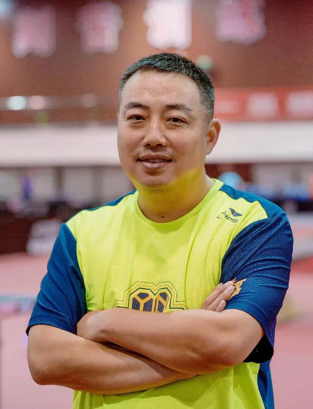 刘国梁说:很多人总问我为什么总亲你的队员呢，你想啊当家长的，你的孩子表现的那么优