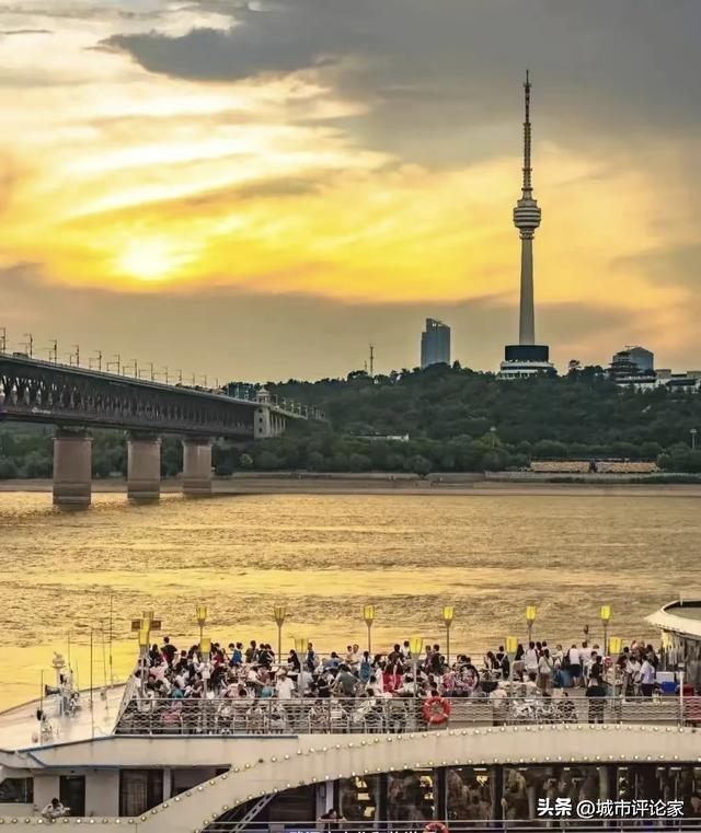 一座被严重低估的武汉城市地标建筑！
武汉市有诸多著名的地标性建筑，例如黄鹤楼、江