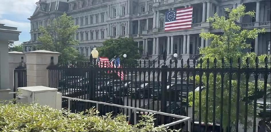 特朗普发文：鉴于伊朗政府目前出现分歧将延长停火期限，周二下午的白宫西翼停车场出现