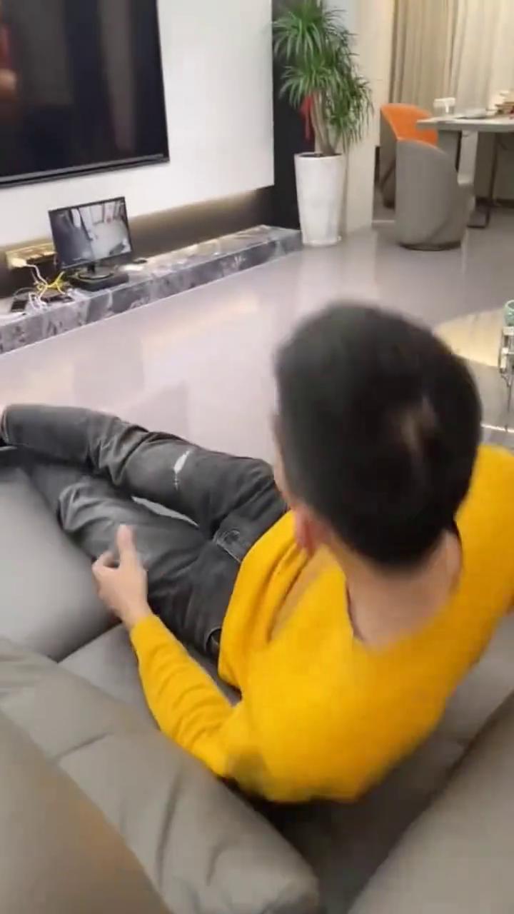 哎呦我的妈，哈哈哈哈。