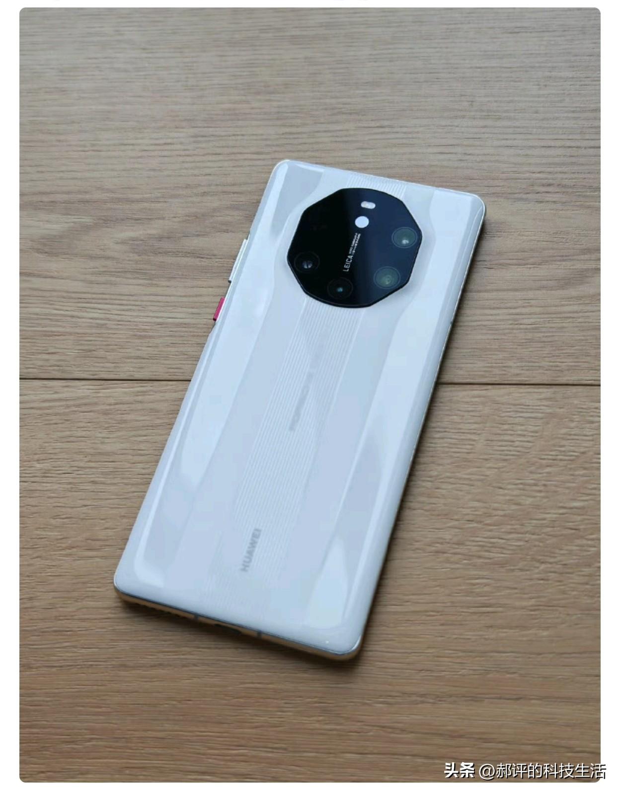 "有点预算但不多"正在成为买手机的新标签。这话是杭州一个挑二手手机的小伙子说的。