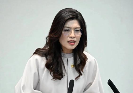 郑丽文发表声明

6月21日，郑丽文出席新竹市小组长授证典礼时表示，"没有和平，