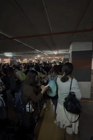 丁禹兮现身泰国参加wetv活动，人气好高啊[哆啦A梦吃惊] ​​​