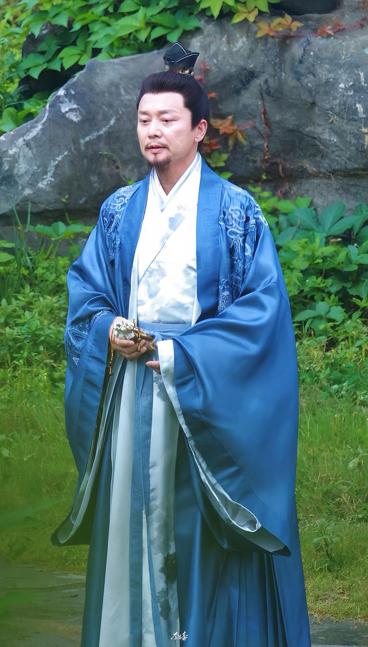 刘奕君恰逢春 也没人告诉我张唯亭这么儒雅啊