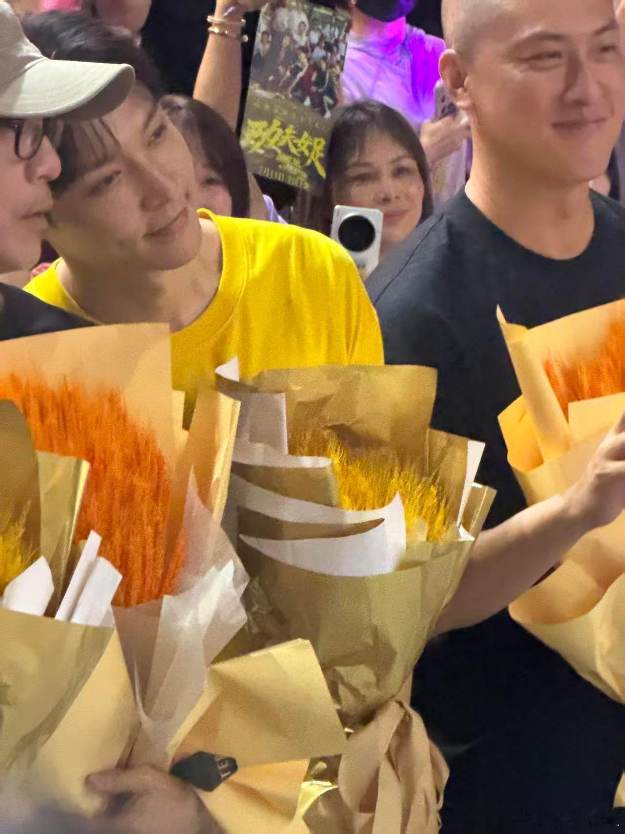 周星驰张艺兴双人饭撒张艺兴烧腿毛的戏居然拍了几十条 谁敢信火烧腿毛那场戏拍了几十