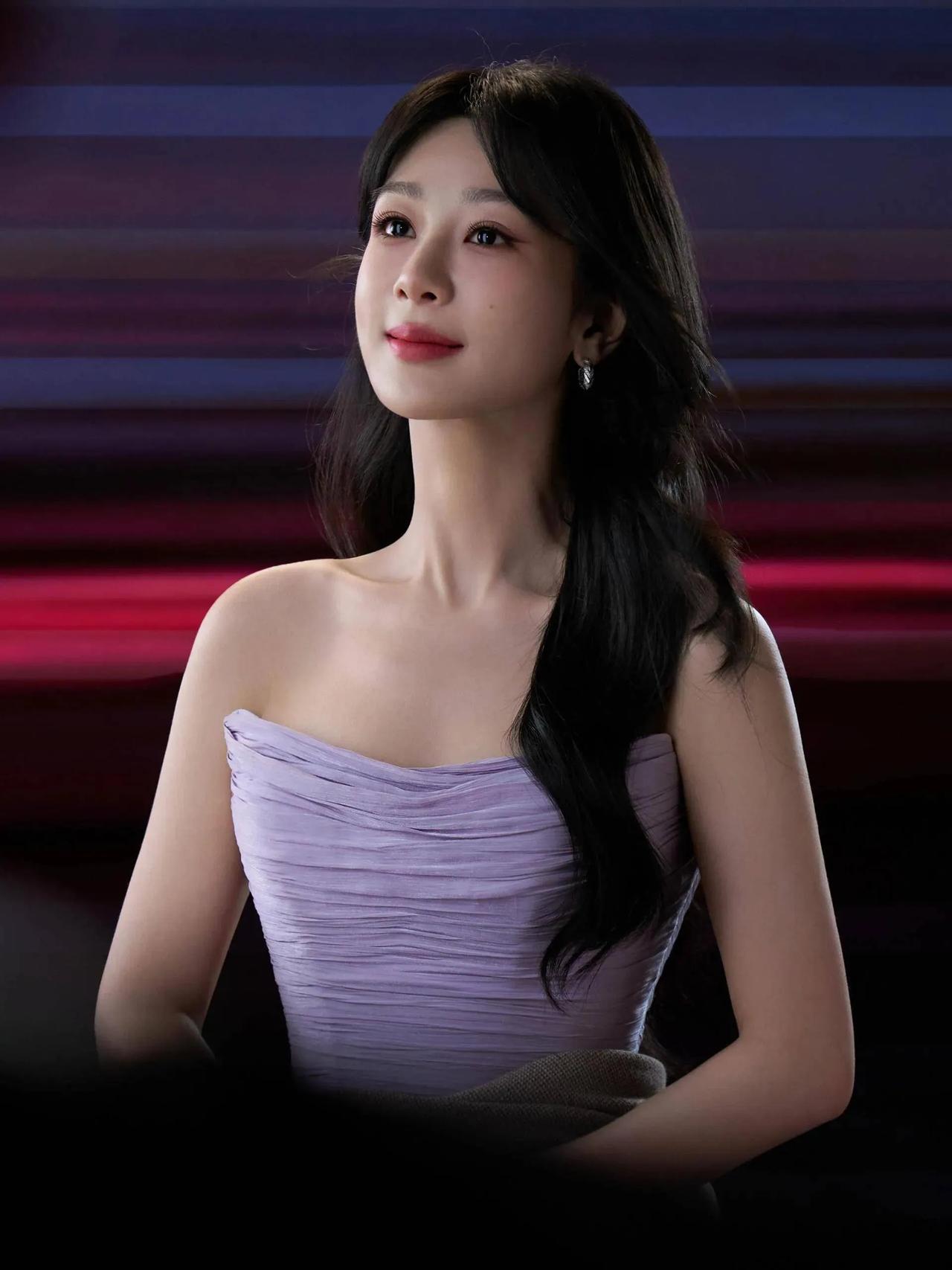 33岁的杨紫近日迎来人生新跨越，正式被青海省委宣传部聘任为“青海生态文化传播大使