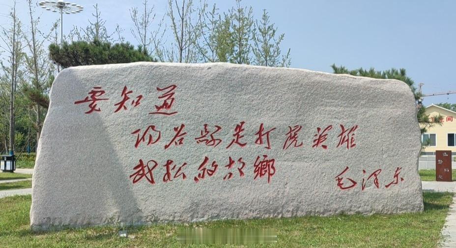 在野兽面前，不可以表示丝毫的怯懦。我们要学景阳冈上的武松。在武松看来，景阳冈上的