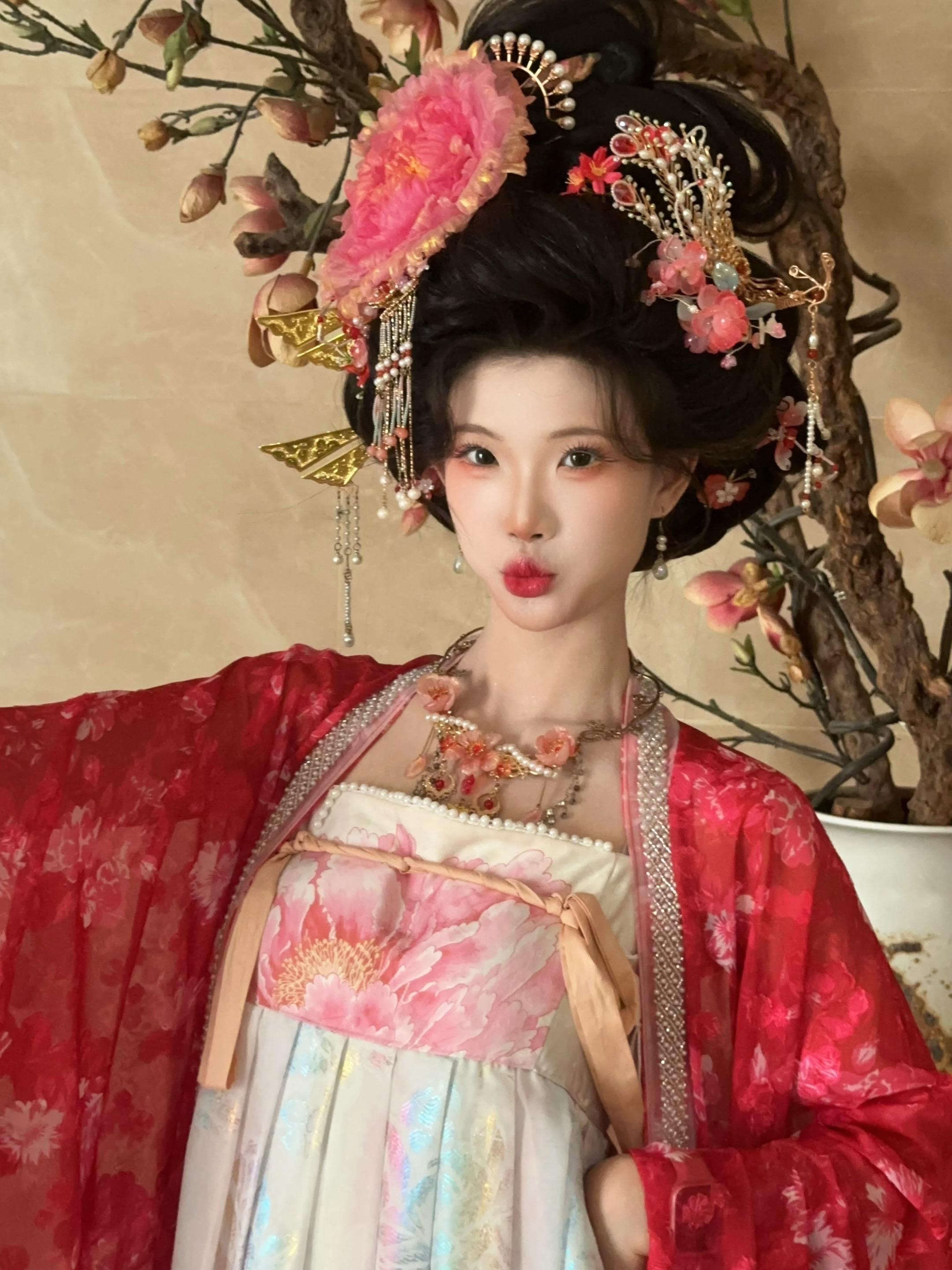 长安 常安。五颜六色叽叽喳喳的花蝴蝶！ 超多人夸也和超多外国人合影！呀呀呀开心！