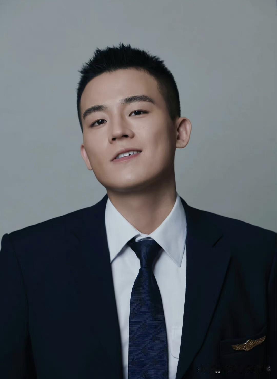 欧豪给大伙做了个榜样：
人就得勤读书长见识！
我专门去了解了他，没想到他把读书用