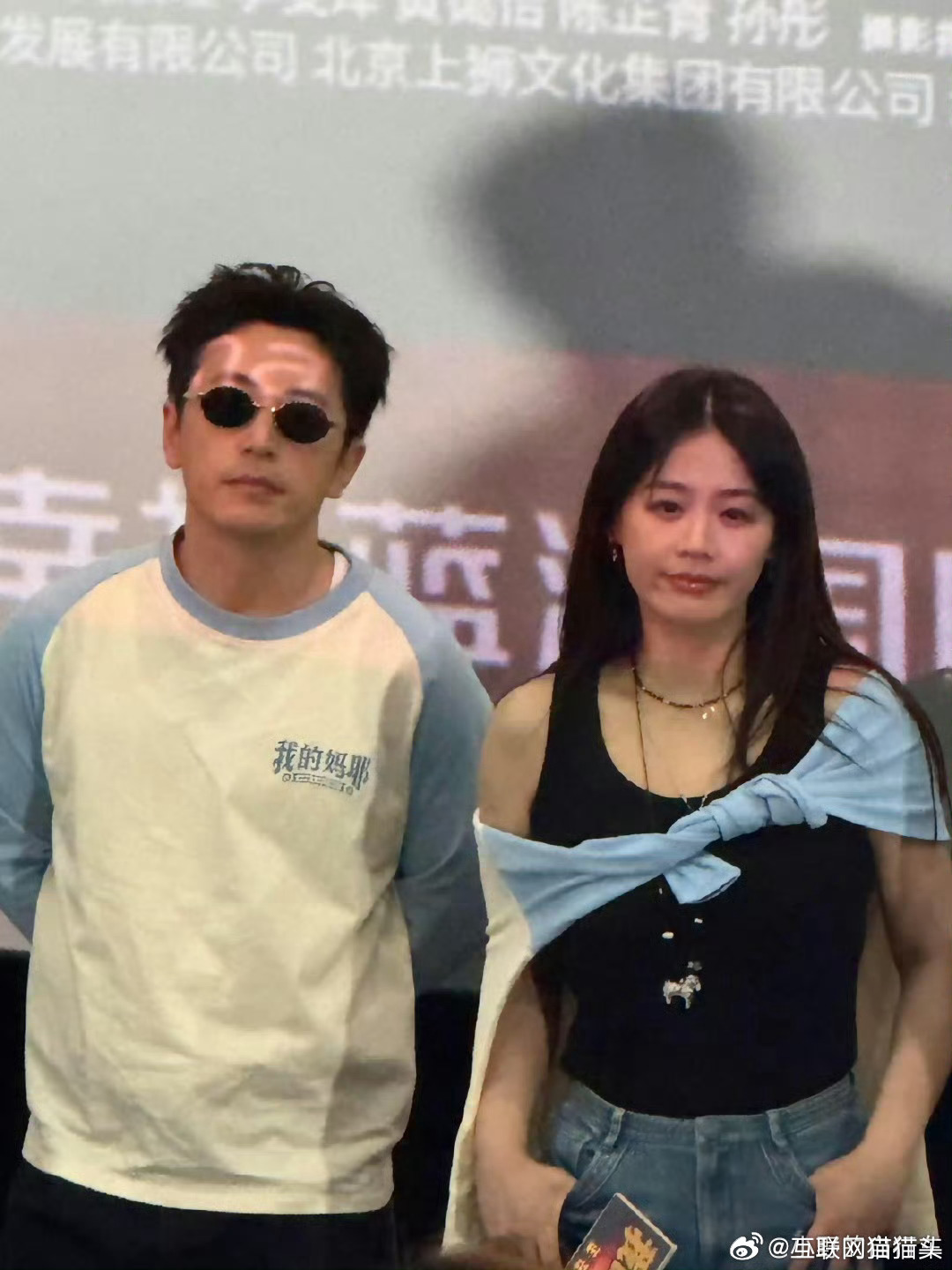 马思纯白客路演现场发喜糖我的妈耶路演直接办婚礼✨马思纯白客挽手发喜糖，黄明昊陪爸