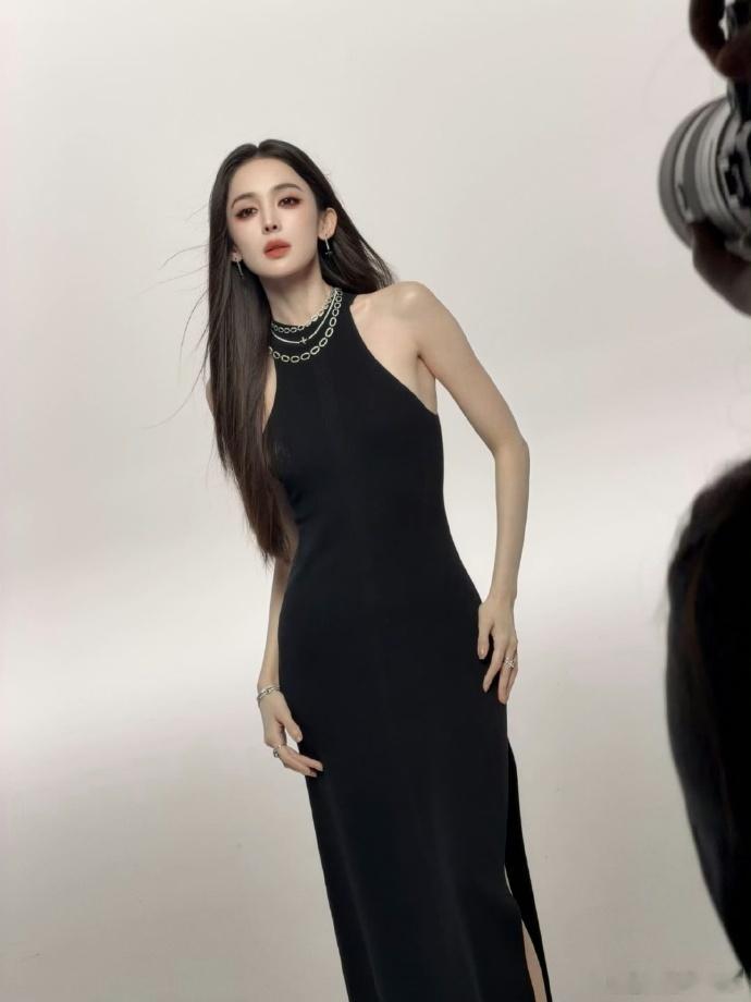 娜扎 live的神 娜扎的live图就是内娱的“验钞机”！这无懈可击的骨相和皮相