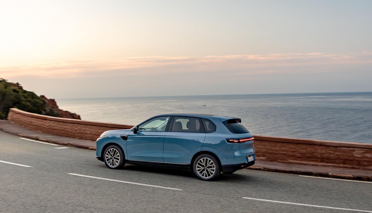 我国连续第3年居全球汽车出口量首位！零跑B10领跑新势力出海，外媒集体点赞！
中