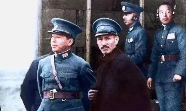 如果西安事变真改变了国共命运，那些热爱蒋的人有啥好捶胸顿足的，难道这不是蒋自找的