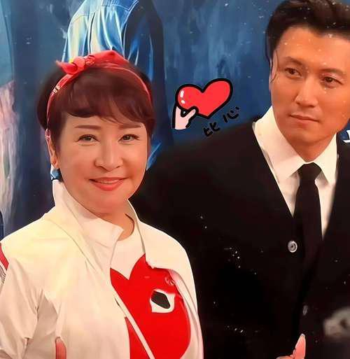 谢贤一生两段婚姻，与狄波拉育有一双儿女。长子谢霆锋年少出道，在影视、音乐领域都闯