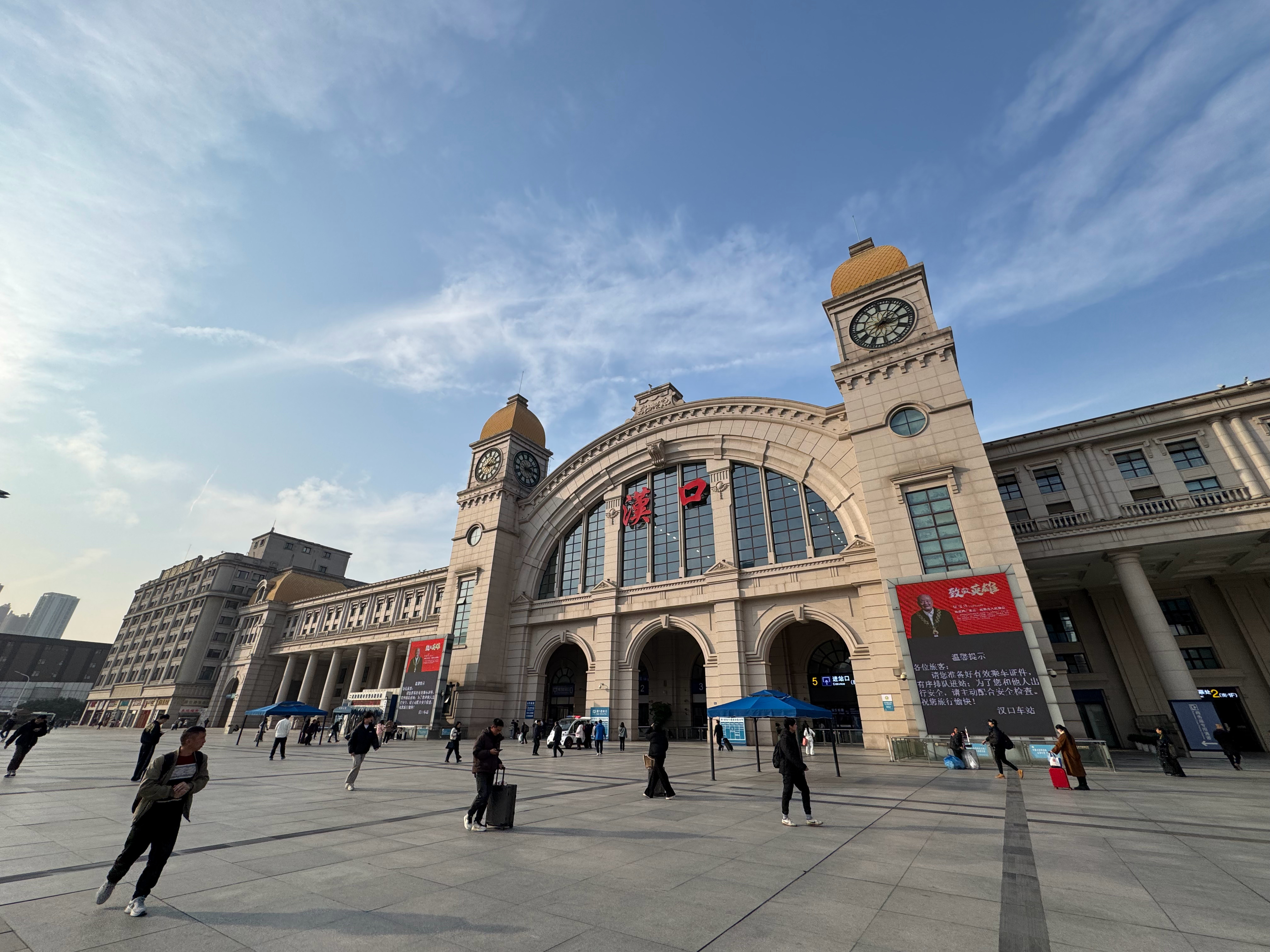 十多年前来过一次汉口站，那时候到处修路，汉口站是中国最大的欧式风格火车站，其前身