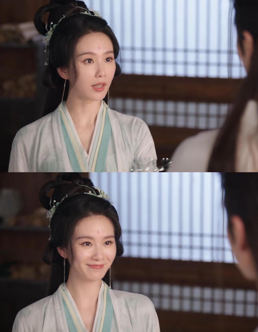 清醒过来后别说和坏竹的对比了单论这眼神，满满的爱意和甜蜜说“盲”的是不是太武断了